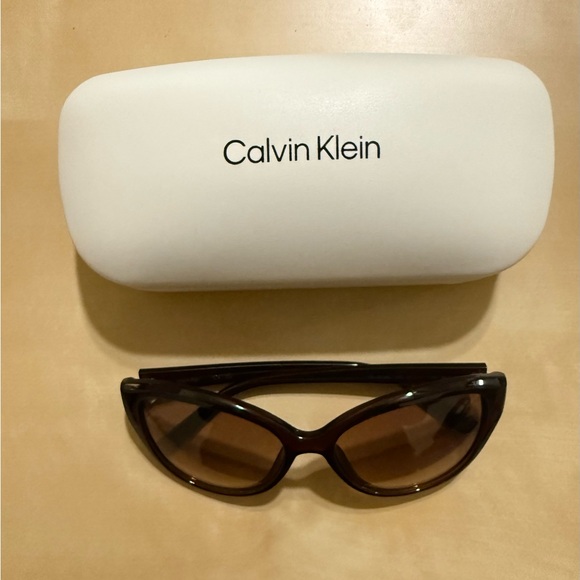 Authentic Calvin Klein Women's Crystal Brown Cat-Eye Sunglasses - Picture 1 of 13